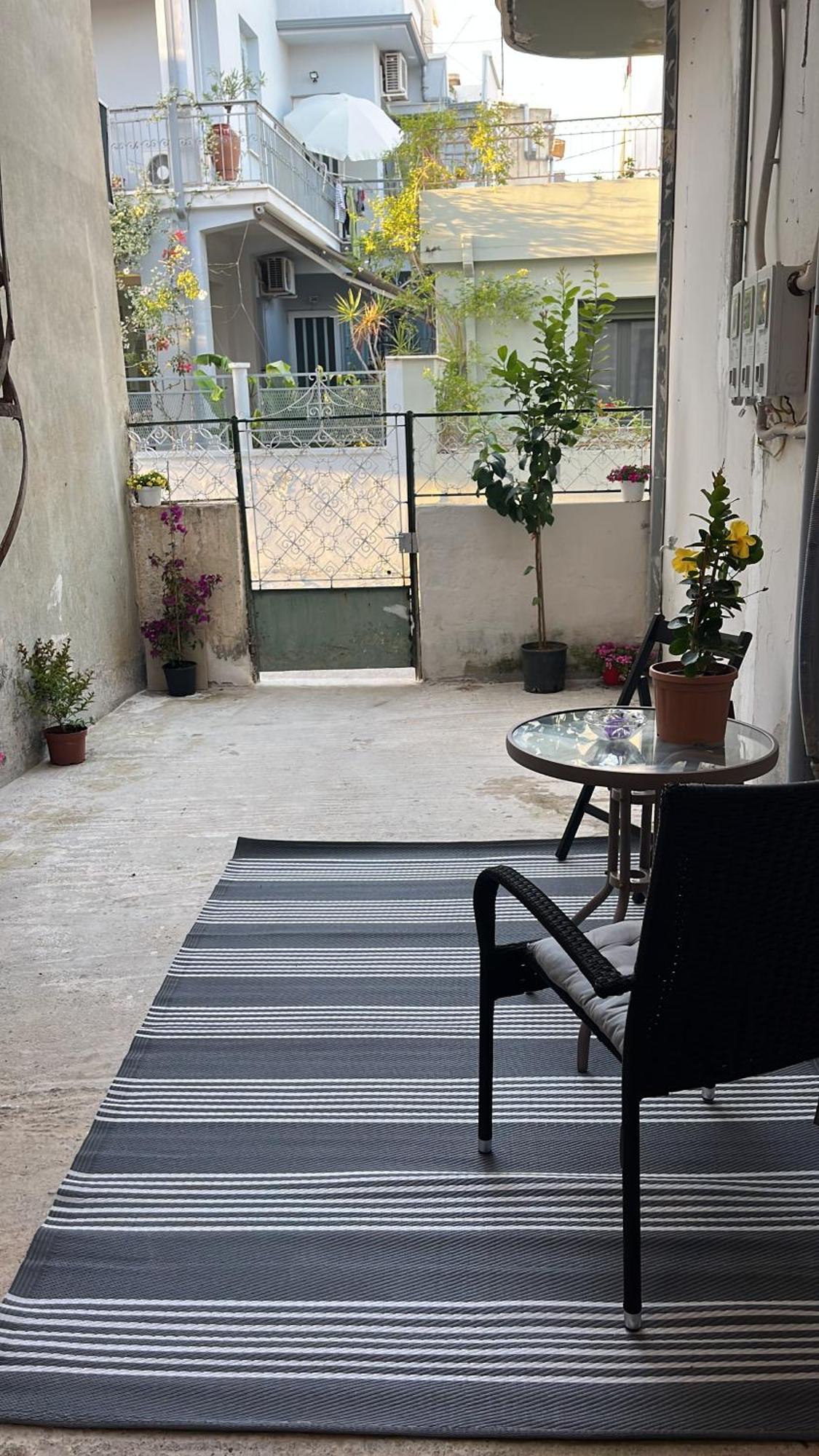 Noa - Designed Garden Studio In The City Center Каламата Екстериор снимка