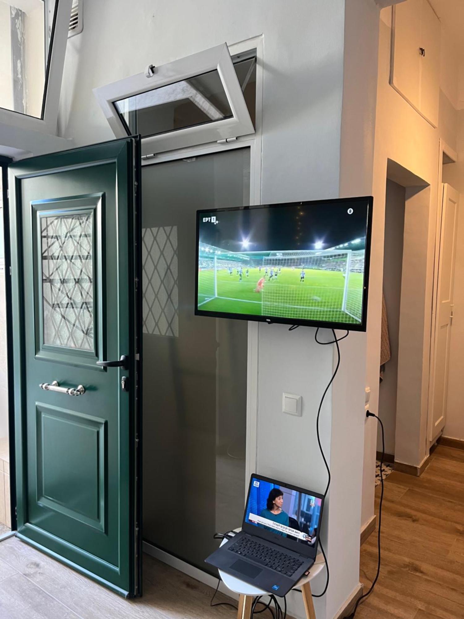 Noa - Designed Garden Studio In The City Center Каламата Екстериор снимка