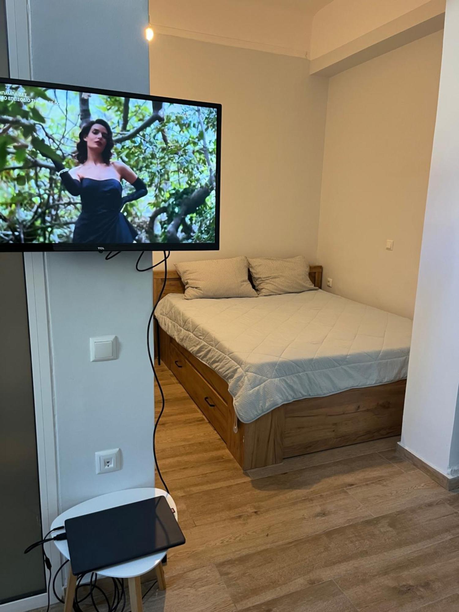 Noa - Designed Garden Studio In The City Center Каламата Екстериор снимка