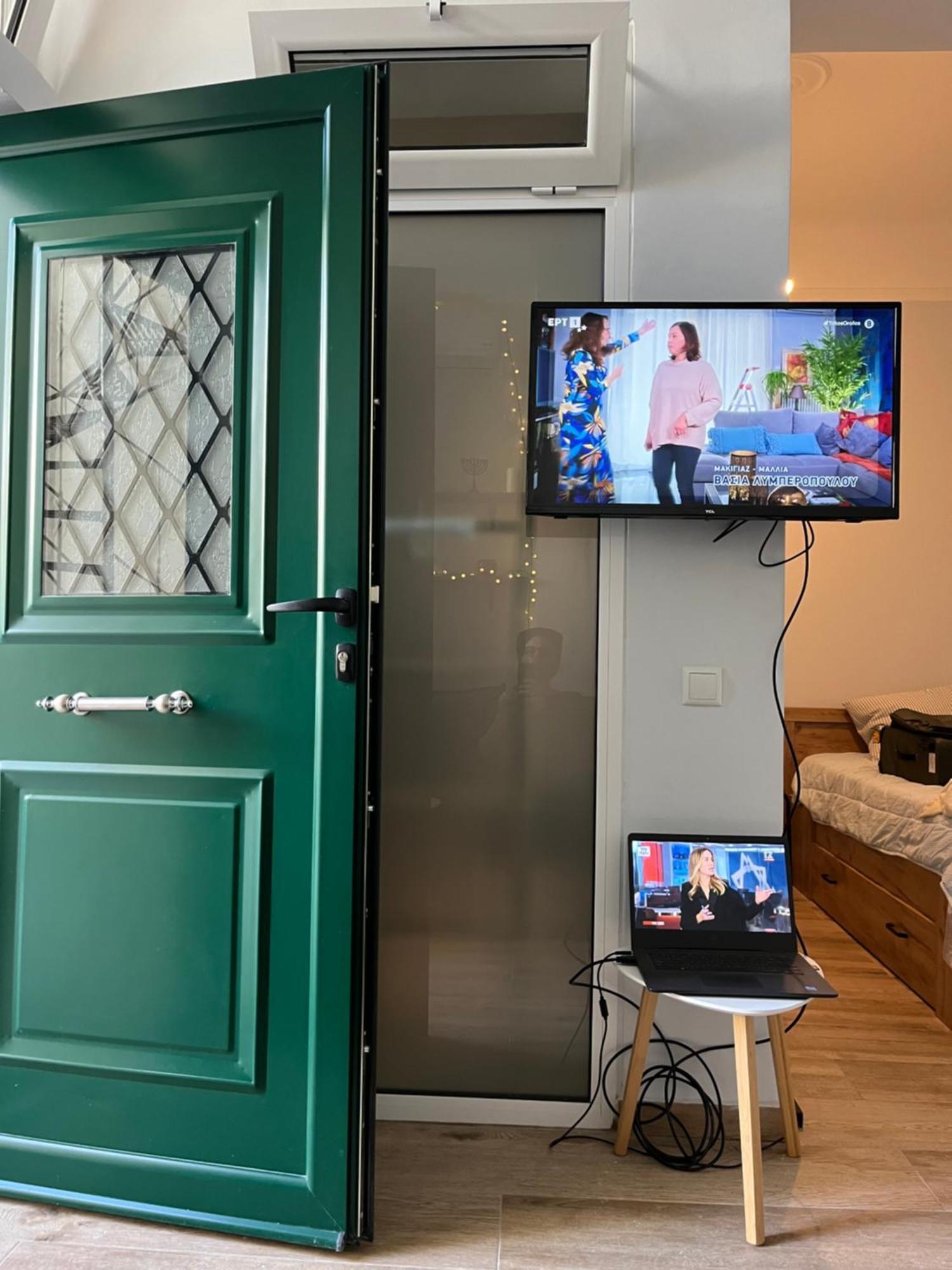 Noa - Designed Garden Studio In The City Center Каламата Екстериор снимка