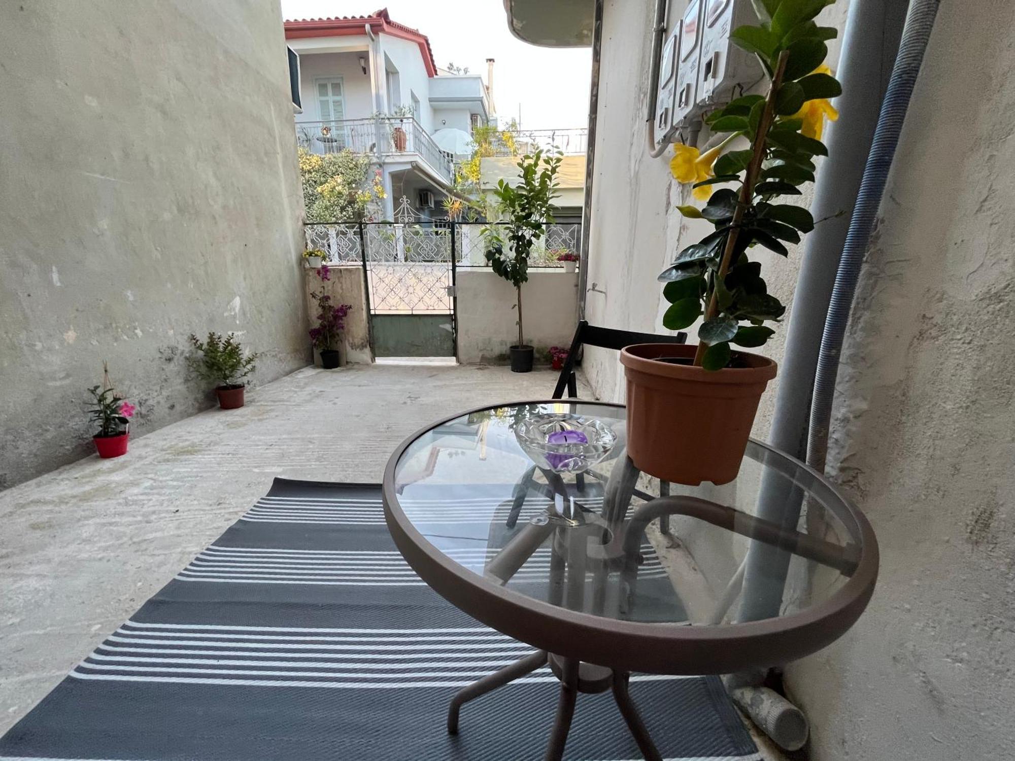 Noa - Designed Garden Studio In The City Center Каламата Екстериор снимка