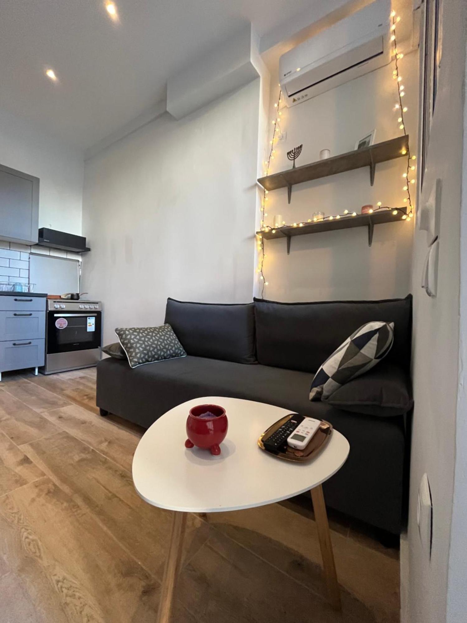 Noa - Designed Garden Studio In The City Center Каламата Екстериор снимка